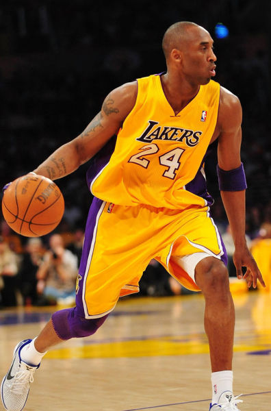 湖人三分球18投仅中2，遭国王强势压制，东契奇孤掌难鸣