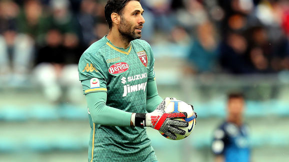 为什么本垒板后方的草皮通常被设计成不同方向的条纹