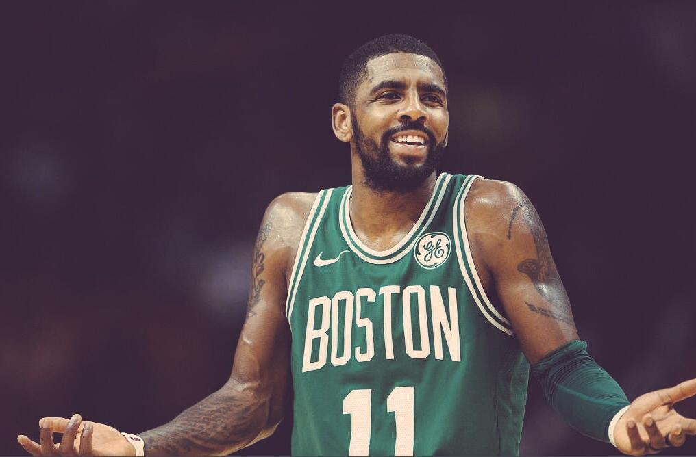 整活，布拉格斯拉维亚把梅西回诺坎普的背景P成自家主场