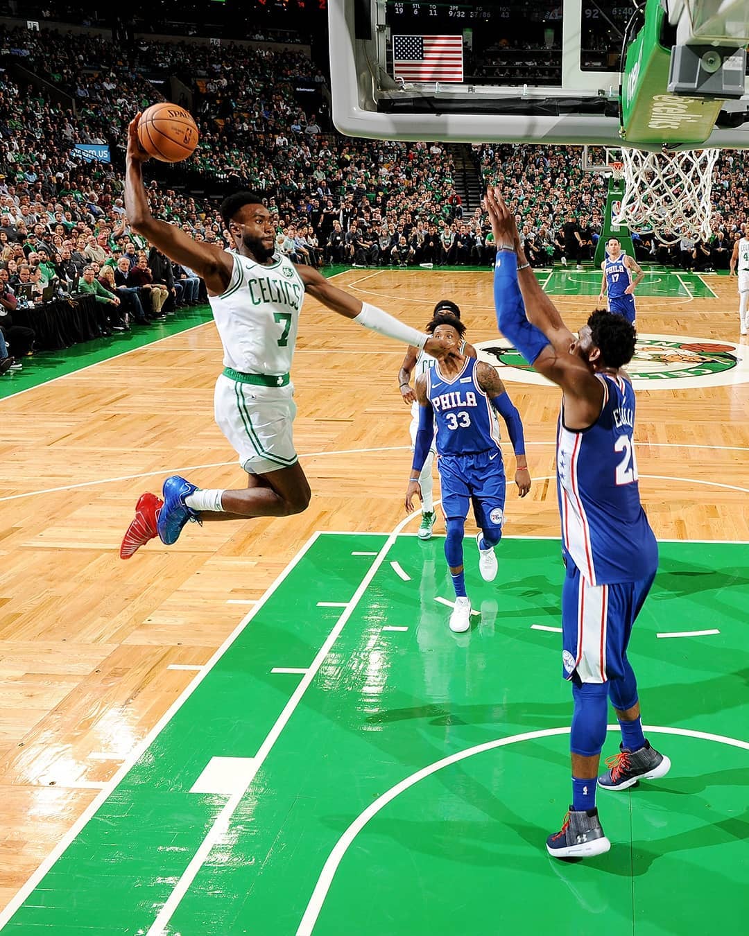 主场勇挫卫冕冠军绿衫军 活塞暌违17年8连胜