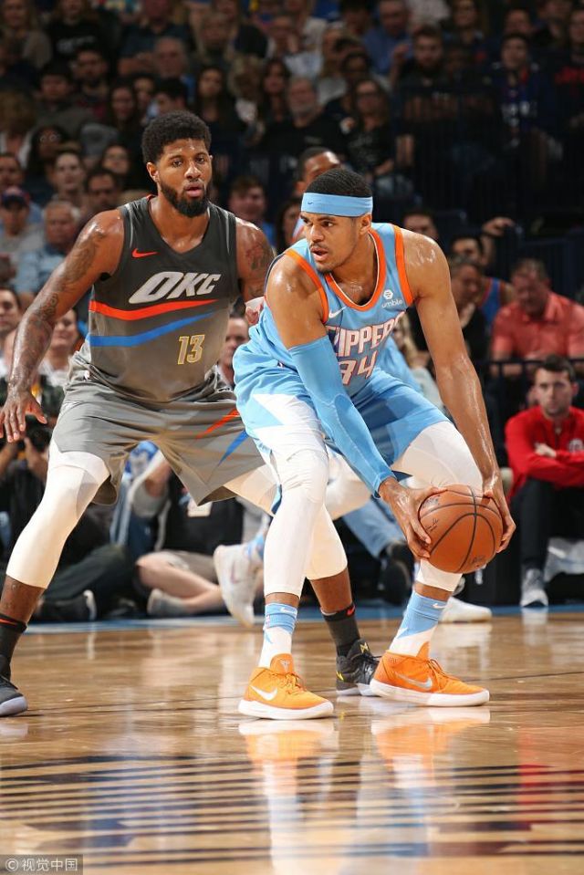 网友圣诞节心酸留言：我想玩《黎明杀机》但电脑带不动