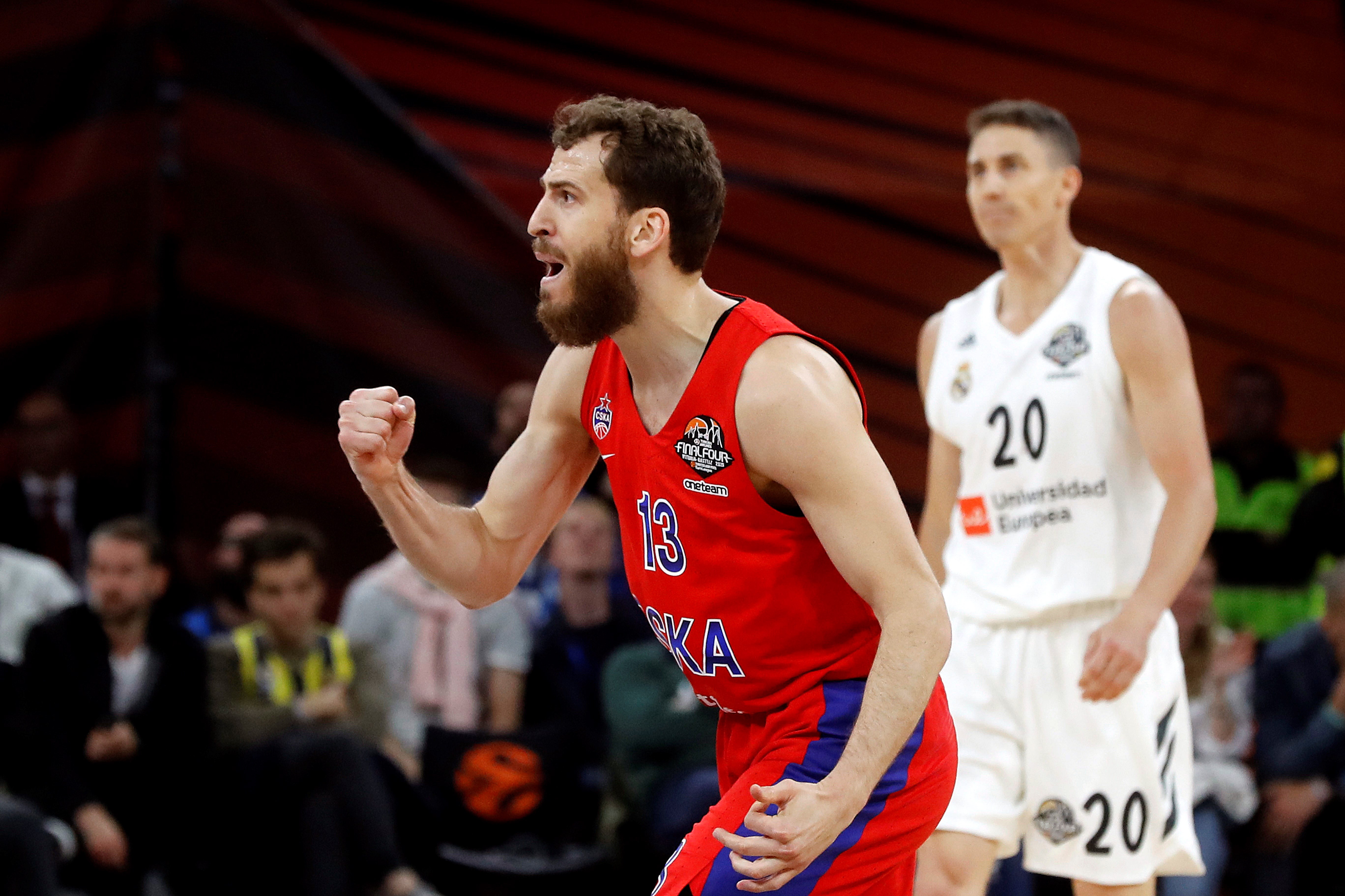 国足备战强度升级，全队深夜加练