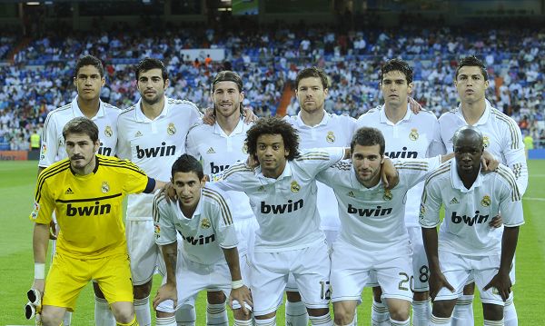 铃木一朗在 2004 年单季击出 262 支安打，打破了乔治·席斯勒尘封 84 年的历史纪录