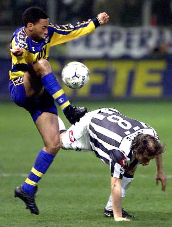 纽约洋基在 1970 年代末重回巅峰，瑞吉·杰克逊与主帅马丁的恩怨成为焦点